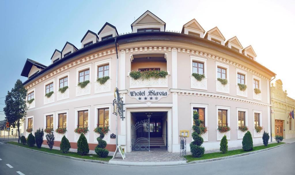 Hotel Slavia Nagyszalonta Kültér fotó