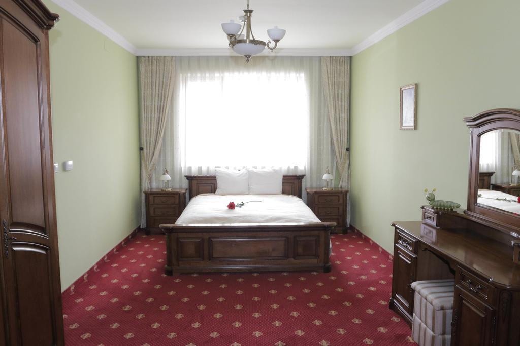 Hotel Slavia Nagyszalonta Kültér fotó