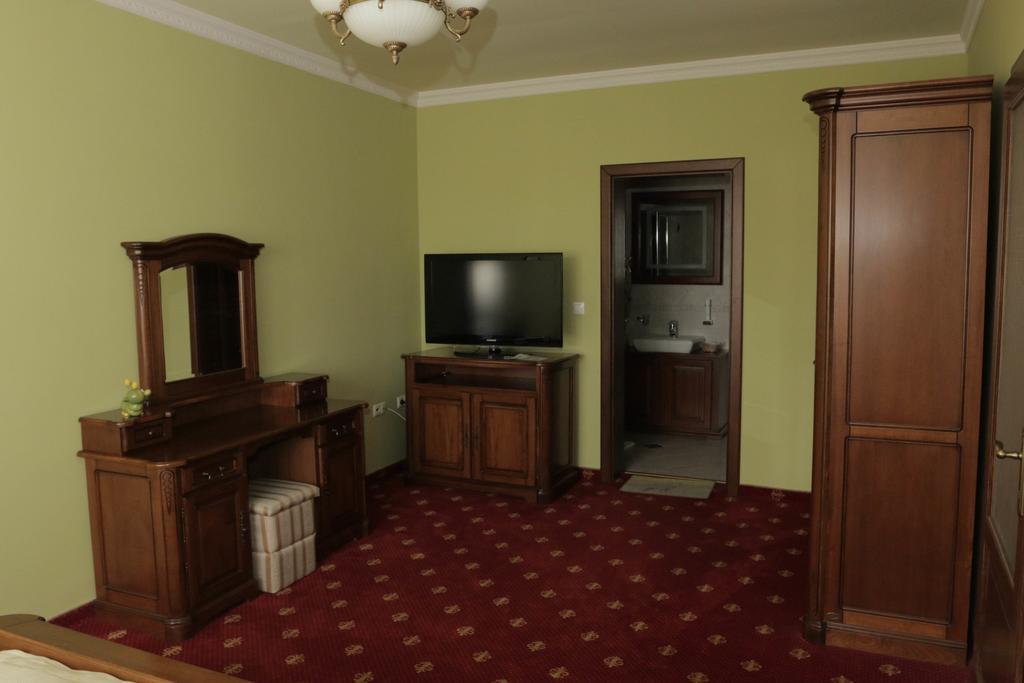 Hotel Slavia Nagyszalonta Kültér fotó