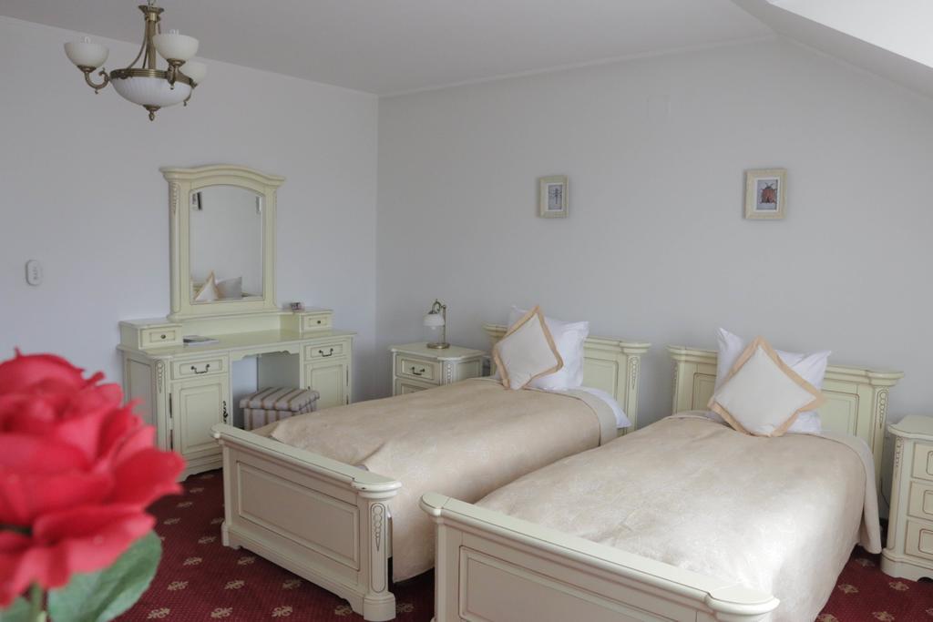 Hotel Slavia Nagyszalonta Kültér fotó