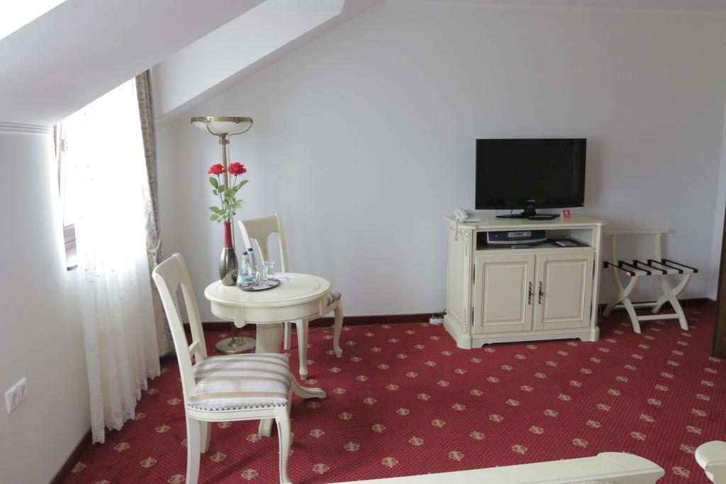 Hotel Slavia Nagyszalonta Kültér fotó