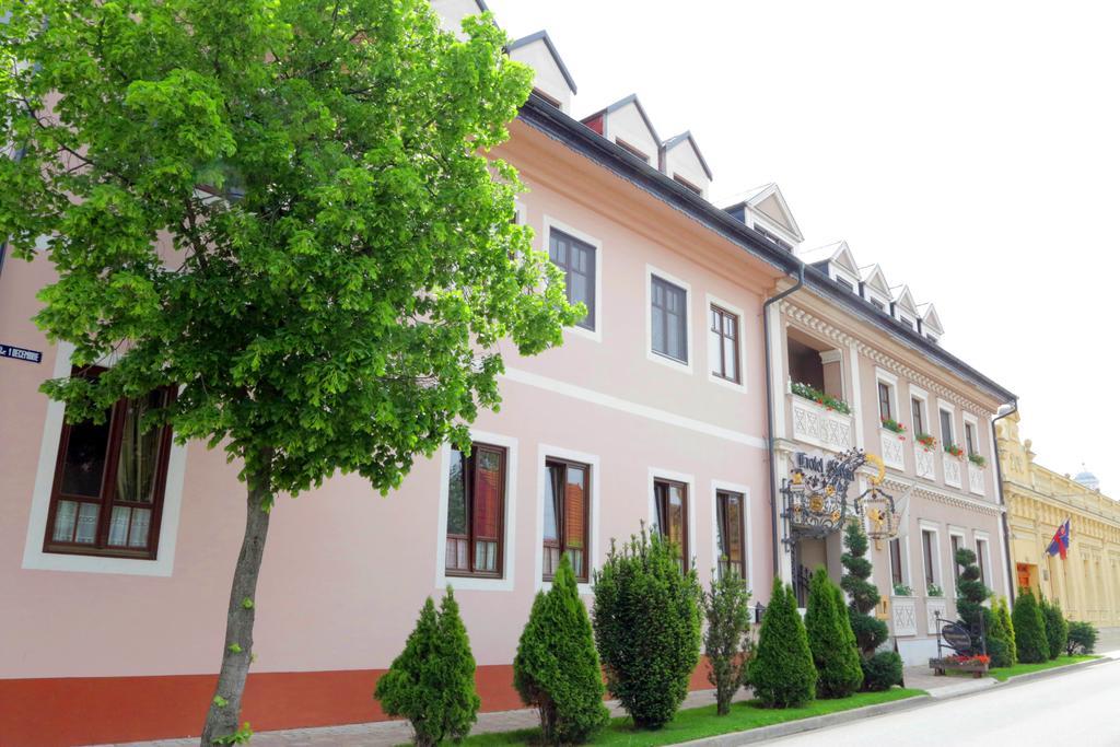 Hotel Slavia Nagyszalonta Kültér fotó