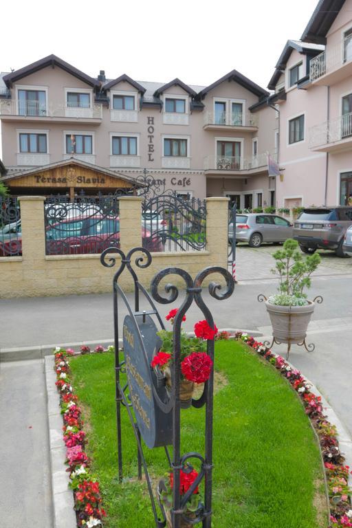 Hotel Slavia Nagyszalonta Kültér fotó