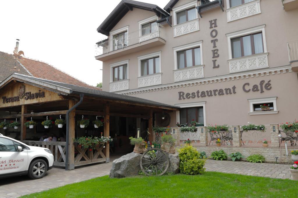 Hotel Slavia Nagyszalonta Kültér fotó