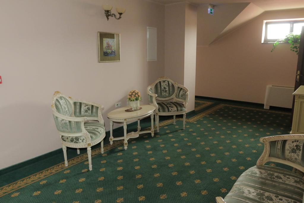 Hotel Slavia Nagyszalonta Kültér fotó