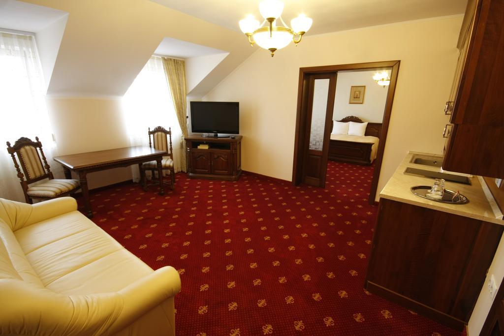 Hotel Slavia Nagyszalonta Kültér fotó