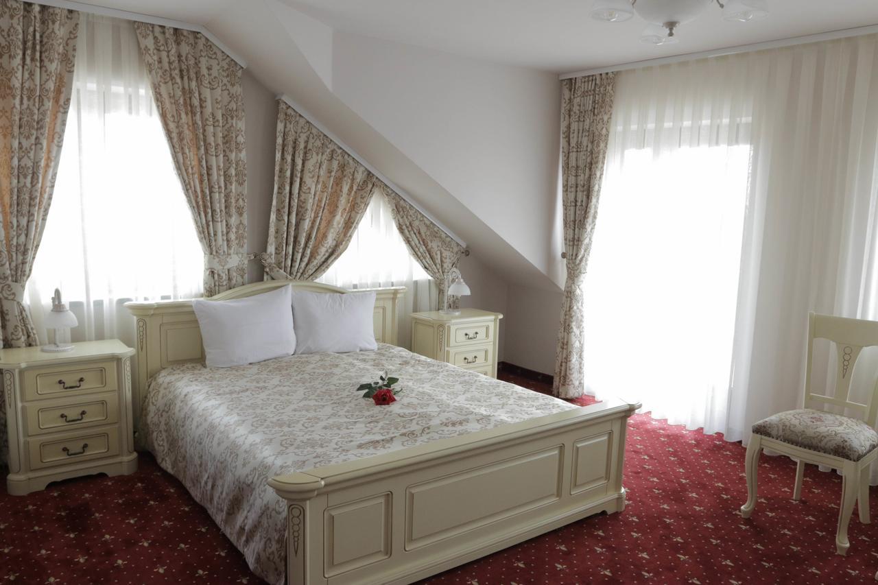 Hotel Slavia Nagyszalonta Kültér fotó