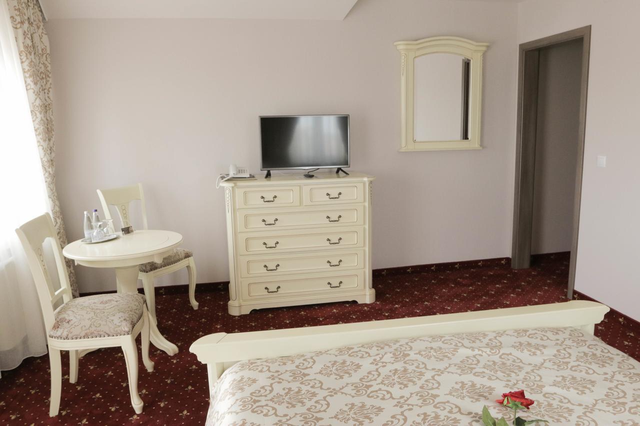 Hotel Slavia Nagyszalonta Kültér fotó