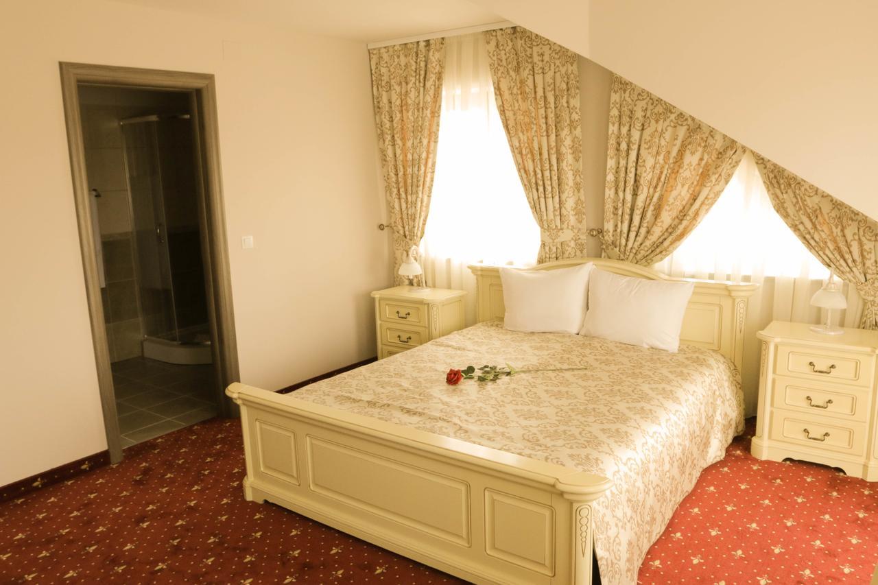 Hotel Slavia Nagyszalonta Kültér fotó